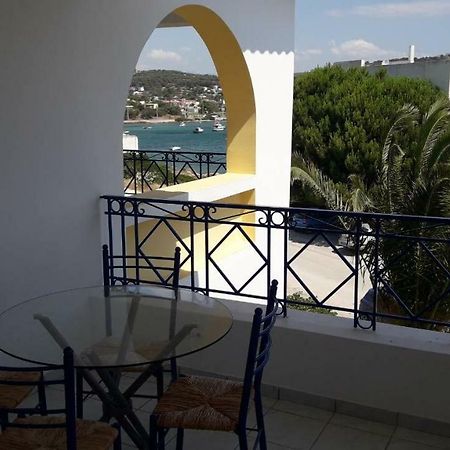 The Swan And The Gull, Porto Rafti Yacht Harbor Apartment Exterior photo