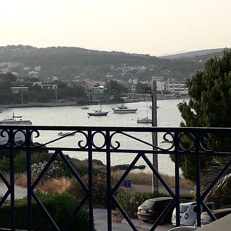 The Swan And The Gull, Porto Rafti Yacht Harbor Apartment Exterior photo