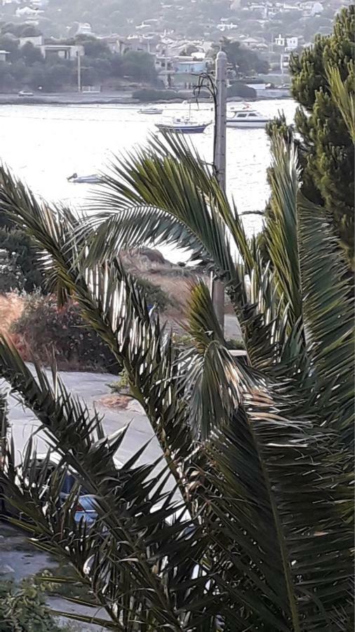 The Swan And The Gull, Porto Rafti Yacht Harbor Apartment Exterior photo